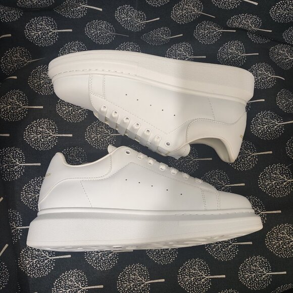 Alexander McQueen Gold Foil Branded Cream Gift Box Sneakers main image 5